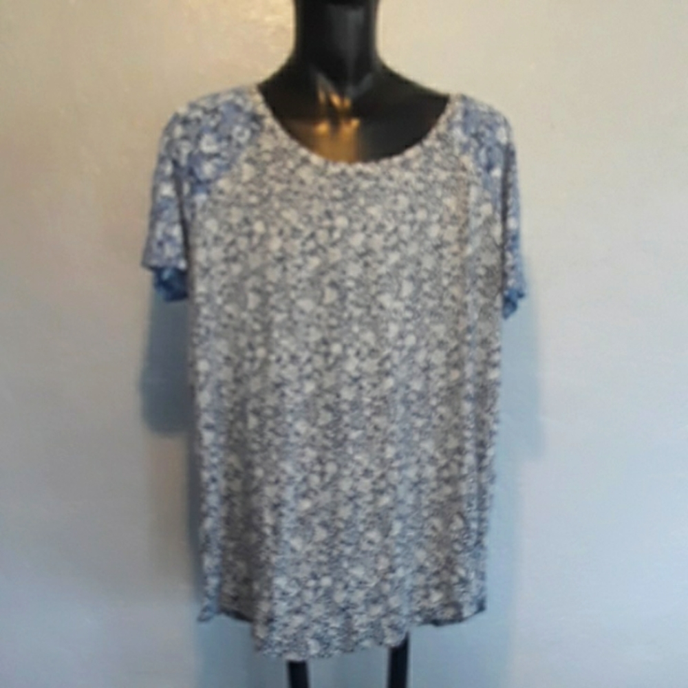 Lucky Brand t-shirt large zipper in back
